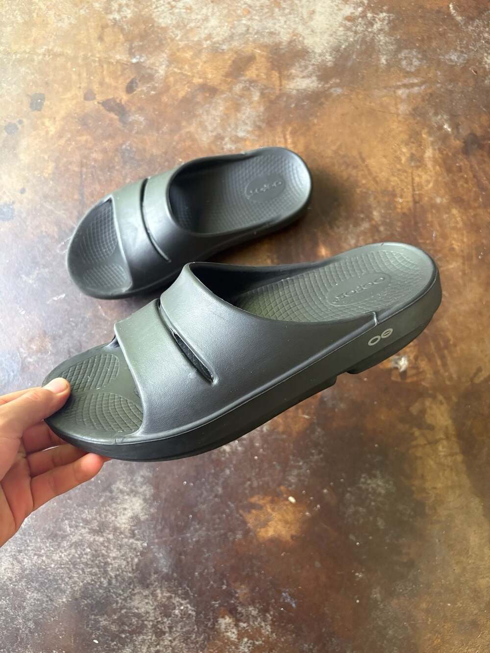 OOFOS OOahh Slide Recovery Sandals Size M9/W11 Black Slip-On